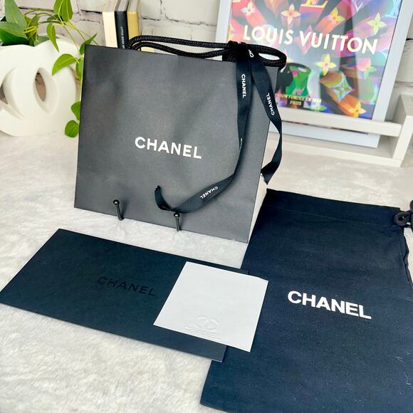 CHANEL Dust Bag, Shopping Bag, note paper & envelope, ribbon gift set - Picture 2 of 6